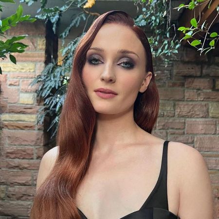 Sophie Turner was promoting her film Do Revenge on Instagram wearing an all-black outfit. 